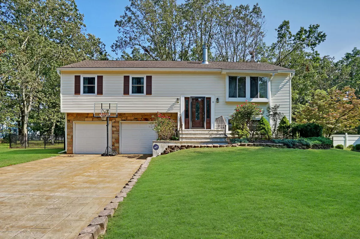 Jackson, NJ 08527,8 New Castle Court