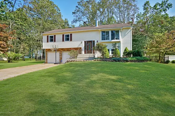 Jackson, NJ 08527,8 New Castle Court