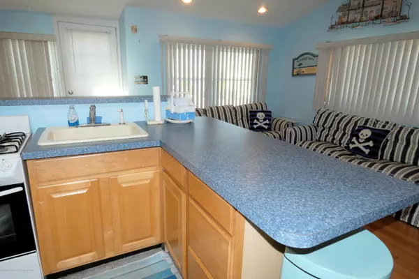 Lavallette, NJ 08735,23 E Plover Way
