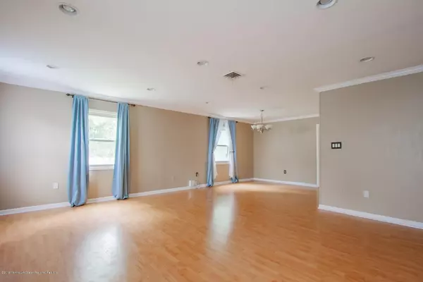 Aberdeen, NJ 07747,90 Andover Lane