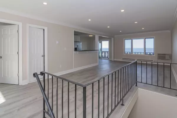 Highlands, NJ 07732,8 Hillside Court