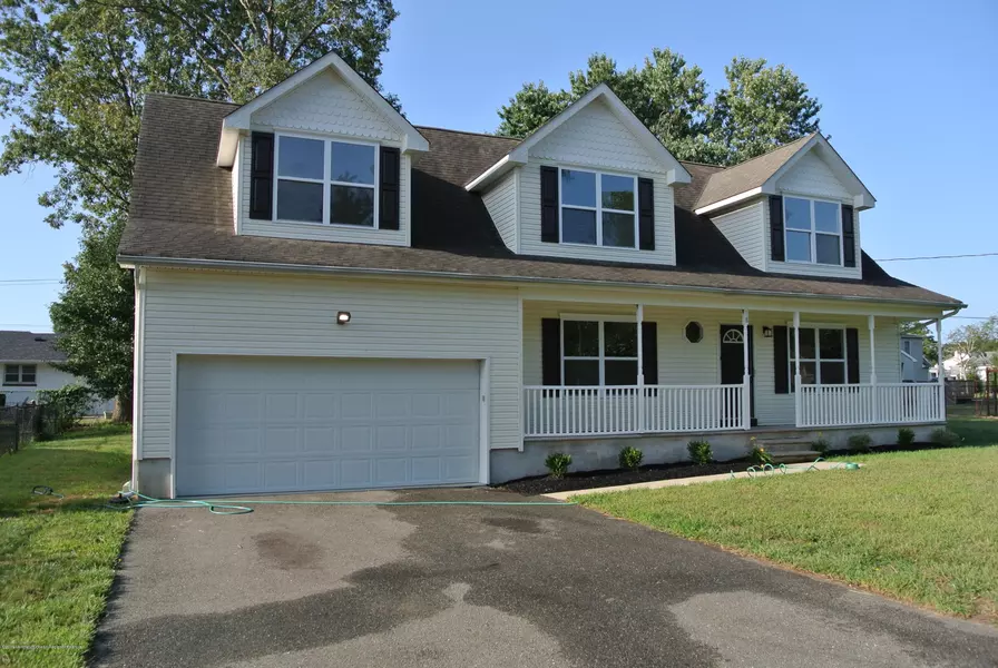 18 4th Avenue, Toms River, NJ 08757