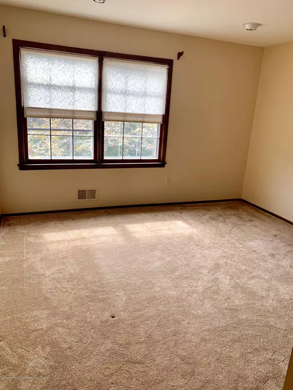 Edison, NJ 08820,11 Tennyson Street