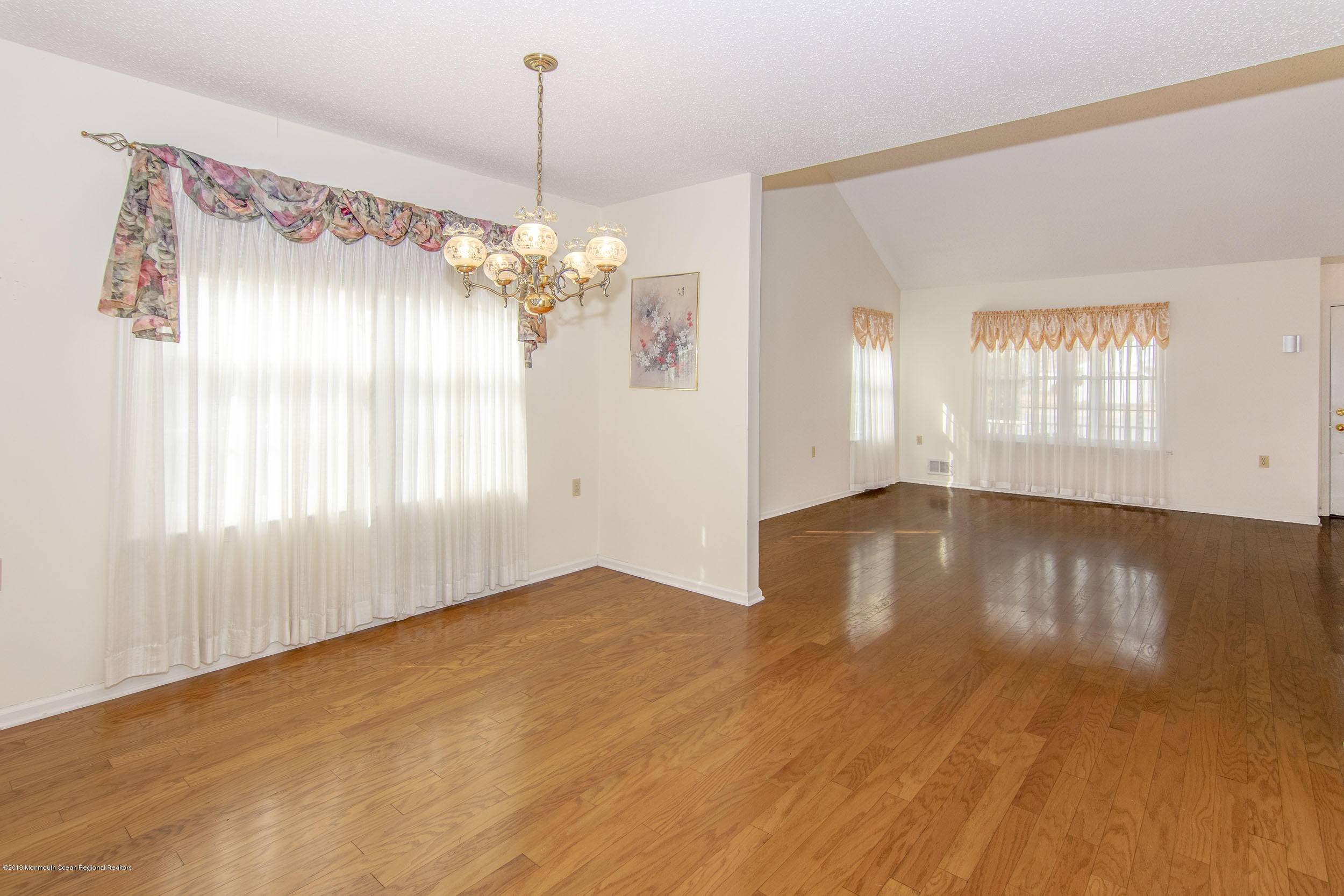 Barnegat, NJ 08005,5 Poplar Court