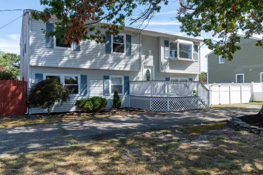 212 Parkview Boulevard, Toms River, NJ 08757