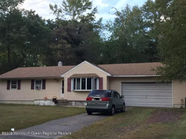 16 Hickory Avenue, Farmingdale, NJ 07727