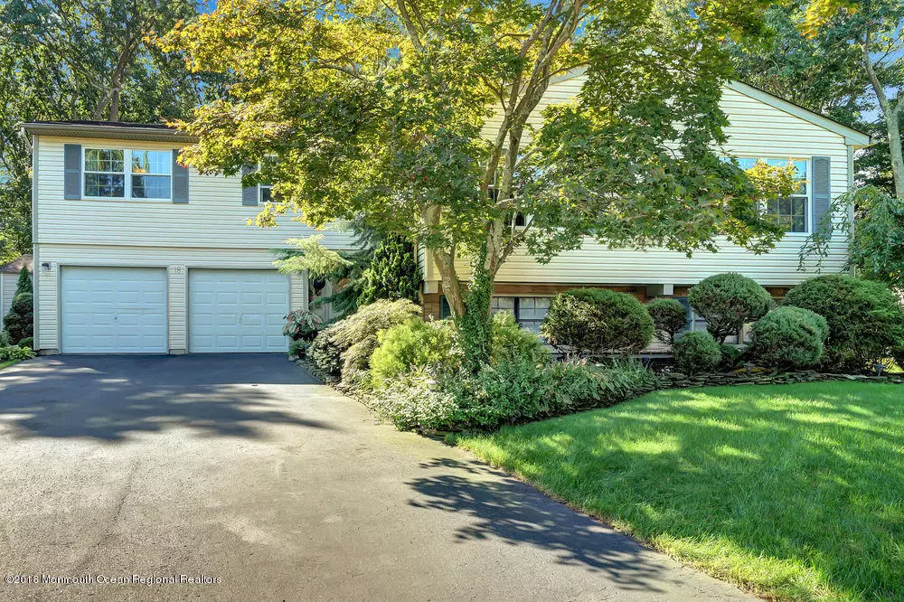 Howell, NJ 07731,18 James Hollow Court