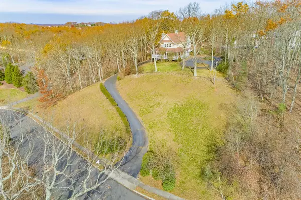 Millstone, NJ 08510,4 Oak Hill Drive