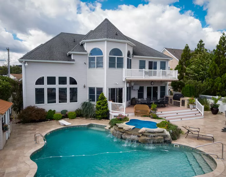 66 Green Island Road, Toms River, NJ 08753