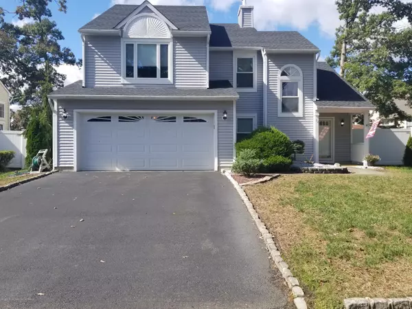 32 Rosewood Drive, Howell, NJ 07731