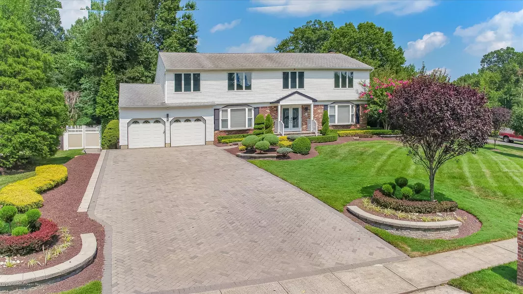 2 Mohawk Lane, Manalapan, NJ 07726