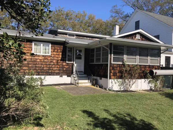 Manasquan, NJ 08736,289 Pine Avenue