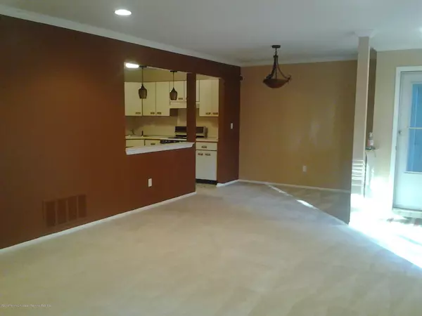 Freehold, NJ 07728,704 Zlotkin Circle #3