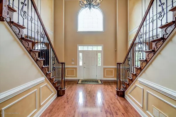 Manalapan, NJ 07726,20 Elkridge Way