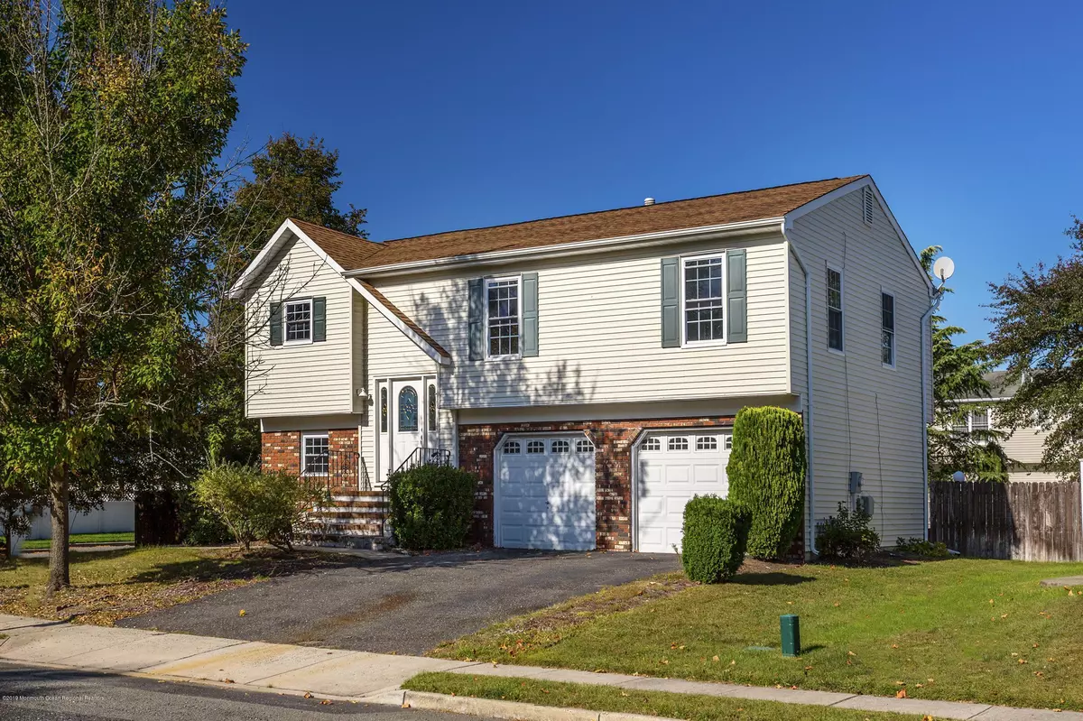 Howell, NJ 07731,32 Hedgewood Road