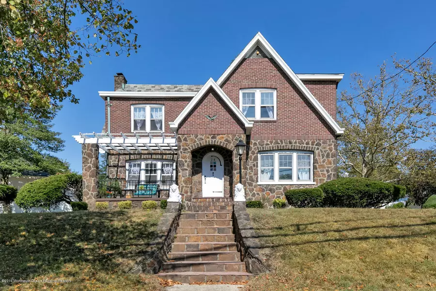 24 Memorial Parkway, Atlantic Highlands, NJ 07716