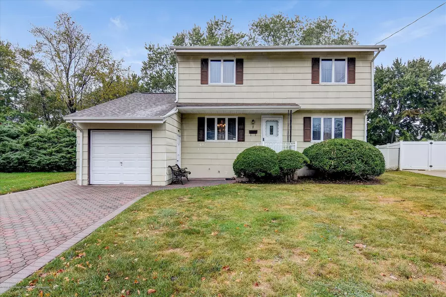 7 Arden Road, Old Bridge, NJ 08857