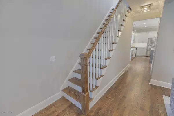 Fair Haven, NJ 07704,840 River Road