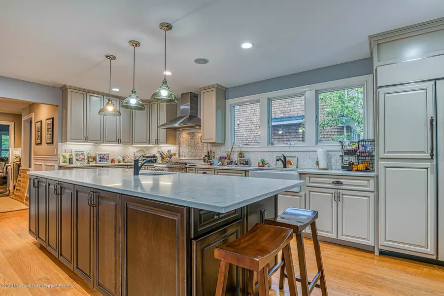 17 Lennox Avenue, Rumson, NJ 07760