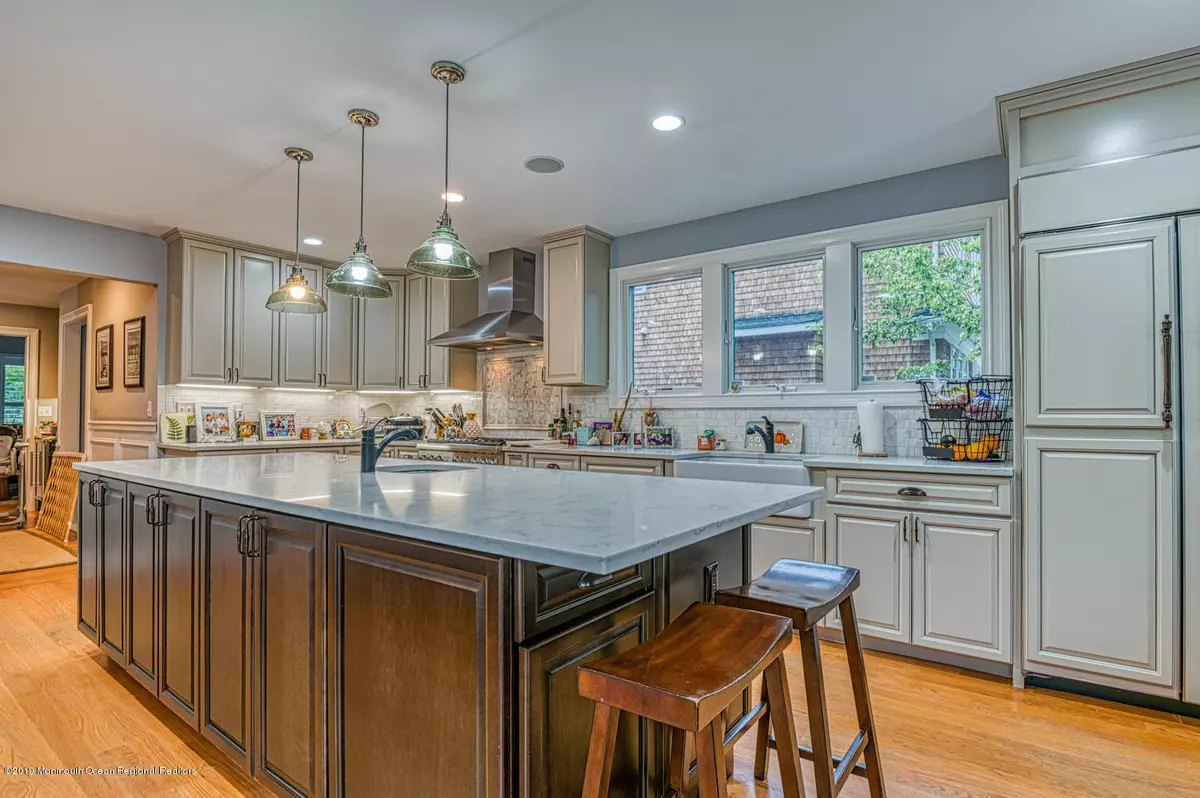 Rumson, NJ 07760,17 Lennox Avenue