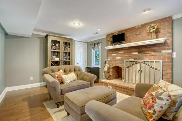 Manalapan, NJ 07726,119 Old Queens Boulevard