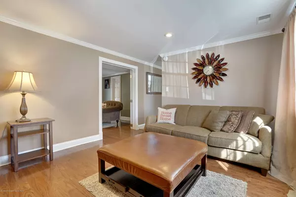 Manalapan, NJ 07726,119 Old Queens Boulevard