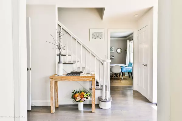 Rumson, NJ 07760,7 Holly Street