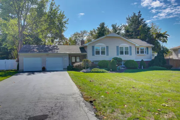 Manalapan, NJ 07726,3 Galahad Drive