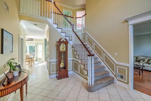 Manalapan, NJ 07726,8 Martin Court