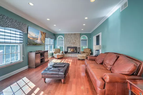 Manalapan, NJ 07726,8 Martin Court