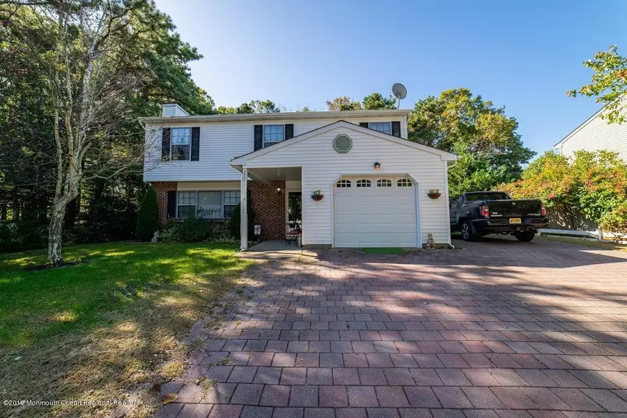 200 Ravenwood Boulevard, Barnegat, NJ 08005