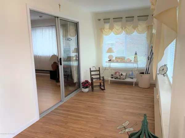 Whiting, NJ 08759,5 Hamilton Lane #B