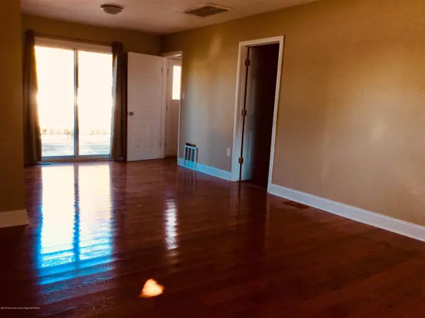 Lanoka Harbor, NJ 08734,822 Hazelton Avenue