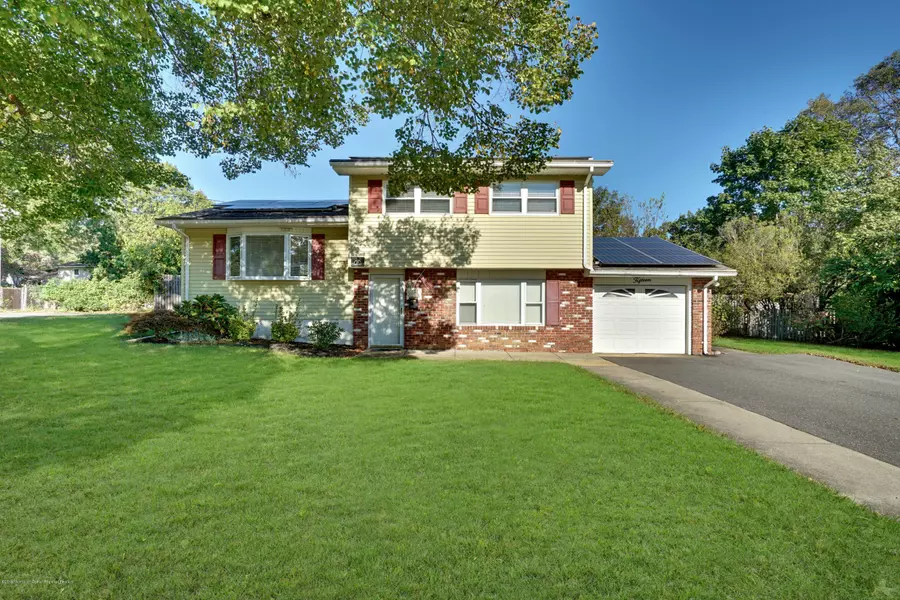 15 Louisiana Parkway, Jackson, NJ 08527