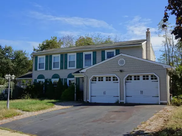 108 Wicklow Court, Toms River, NJ 08755