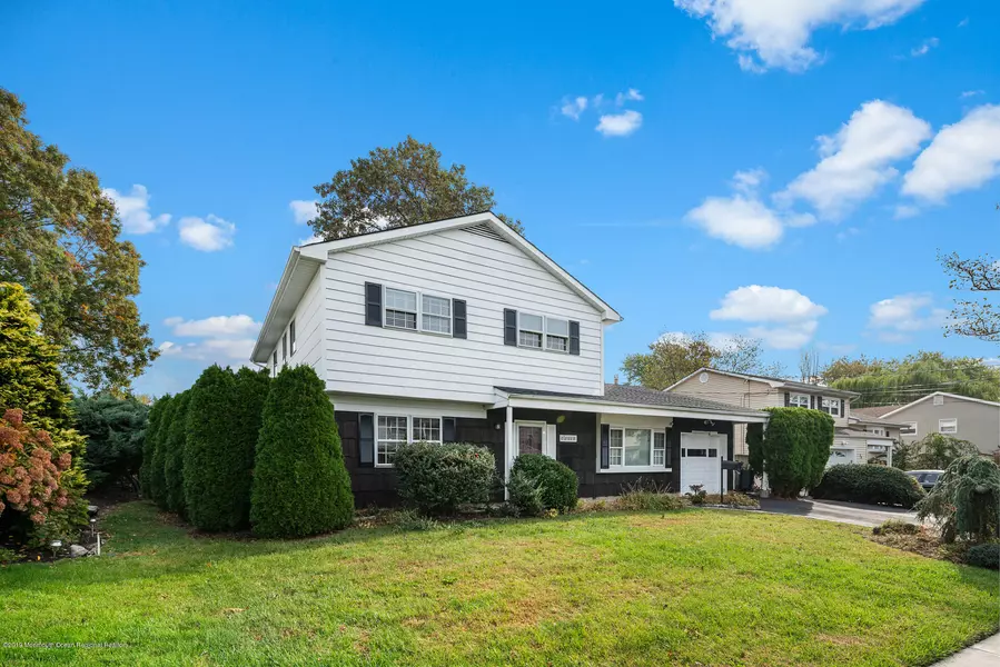11 Cavan Lane, Hazlet, NJ 07730