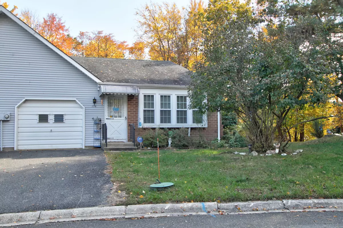 Whiting, NJ 08759,17 Ivy Court