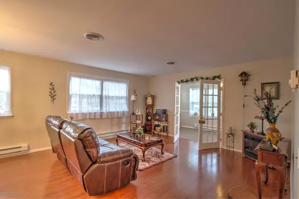 Whiting, NJ 08759,17 Ivy Court