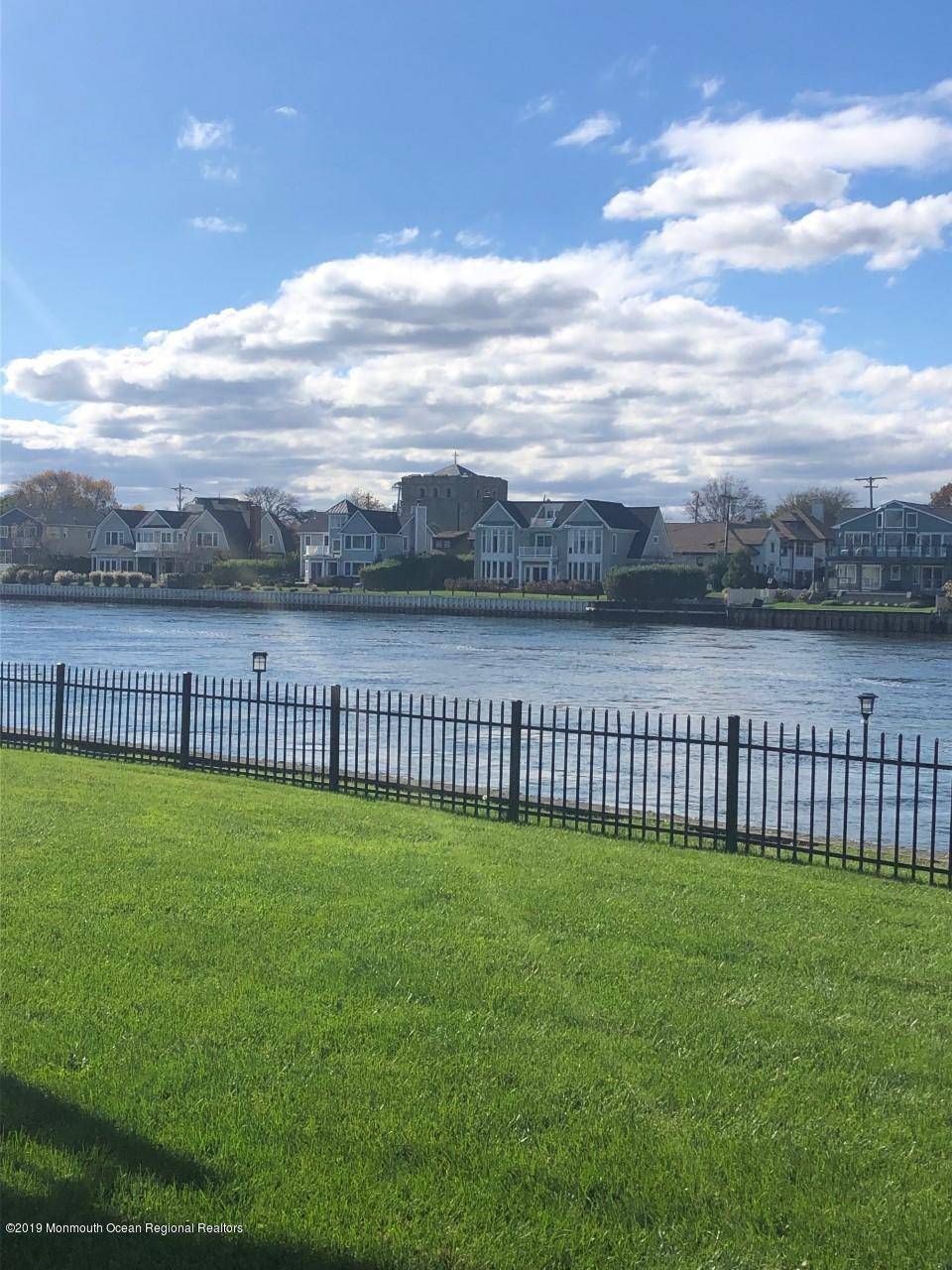 Sea Bright, NJ 07760,2 Rumson Road #7