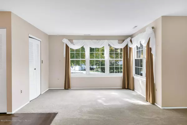 Red Bank, NJ 07701,13 Honeysuckle Lane #200