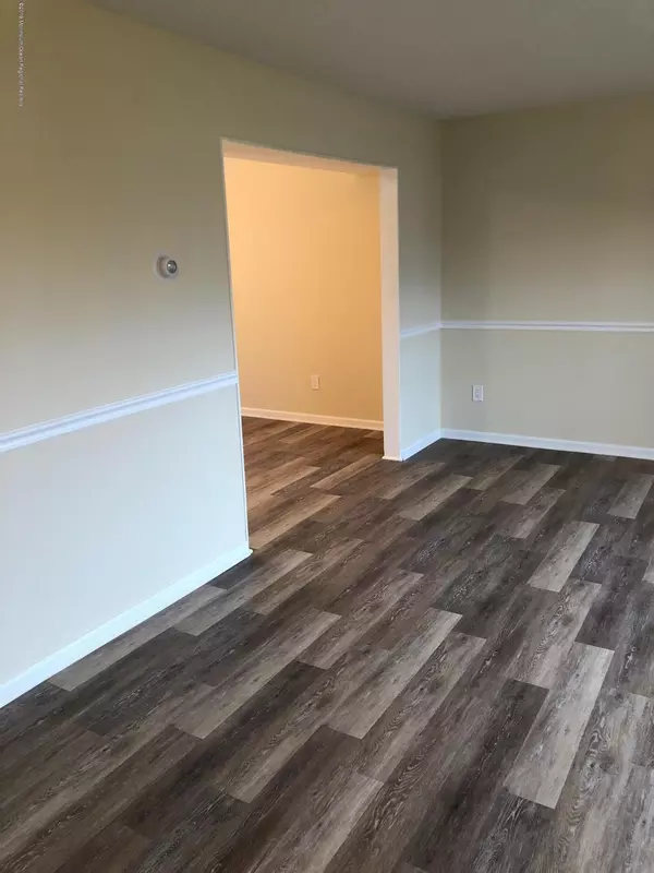 Manahawkin, NJ 08050,220 Salty Avenue