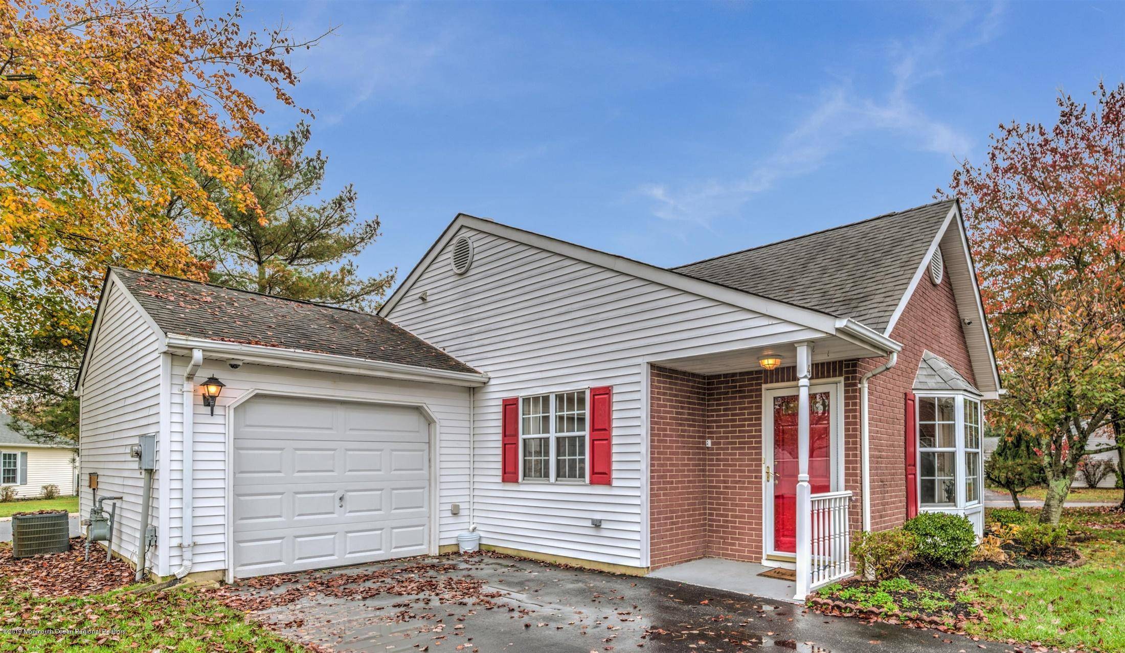 Freehold, NJ 07728,4 Datchet Close