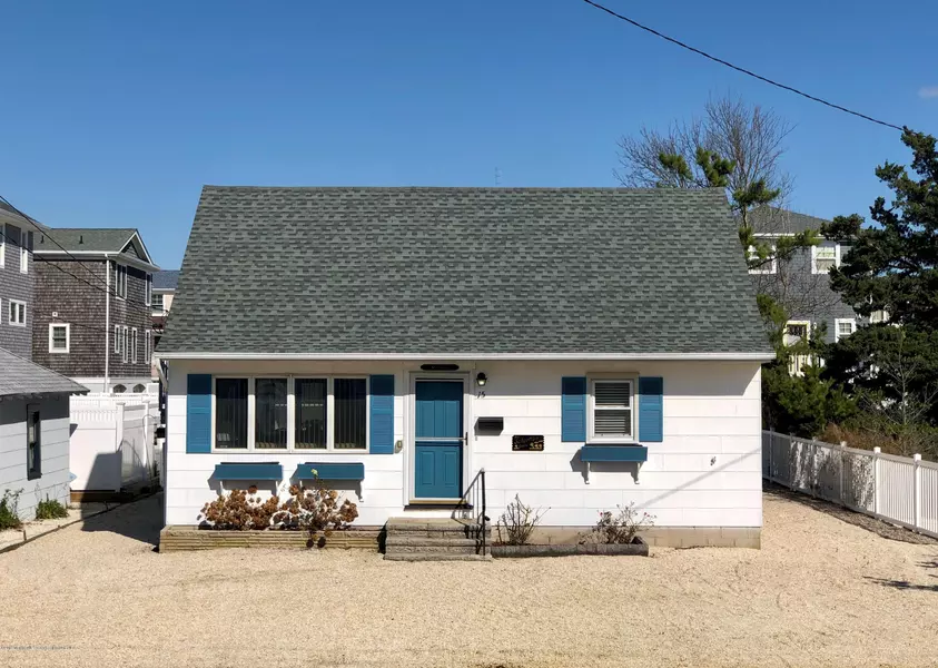 15 Farragut Avenue, Long Beach Twp, NJ 08008