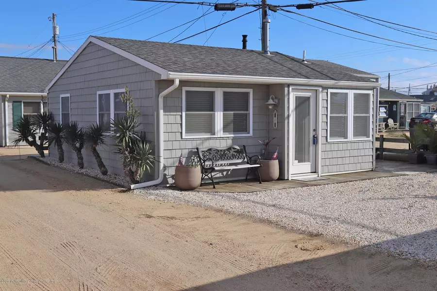 31 E Bonita Way, Lavallette, NJ 08735