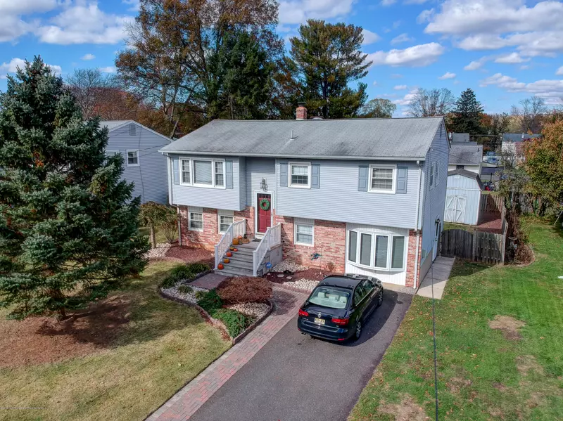 66 Lakeview Drive, Allentown, NJ 08501