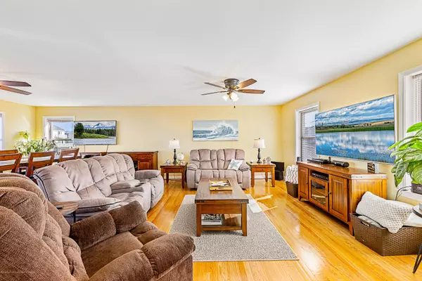 Manahawkin, NJ 08050,36 Willard Drive