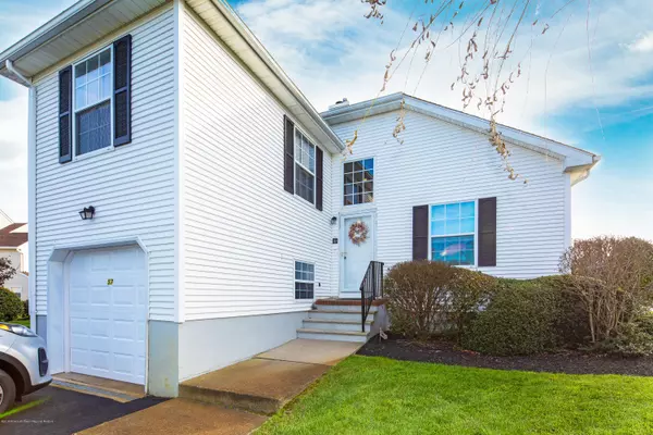 Wall, NJ 07719,57 Racquet Road