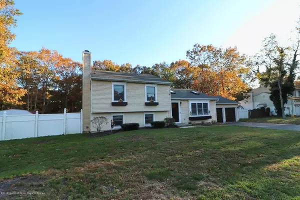 Lanoka Harbor, NJ 08734,105 Foxhollow Drive