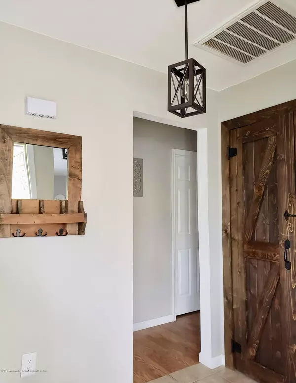 Manahawkin, NJ 08050,323 Golfview Drive