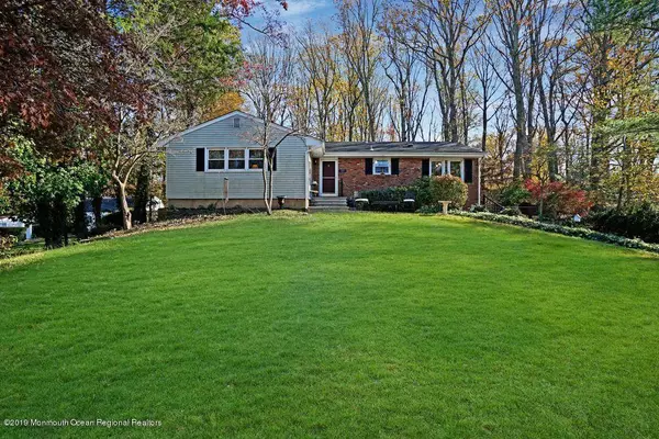 23 Glen Oak Drive, Middletown, NJ 07748